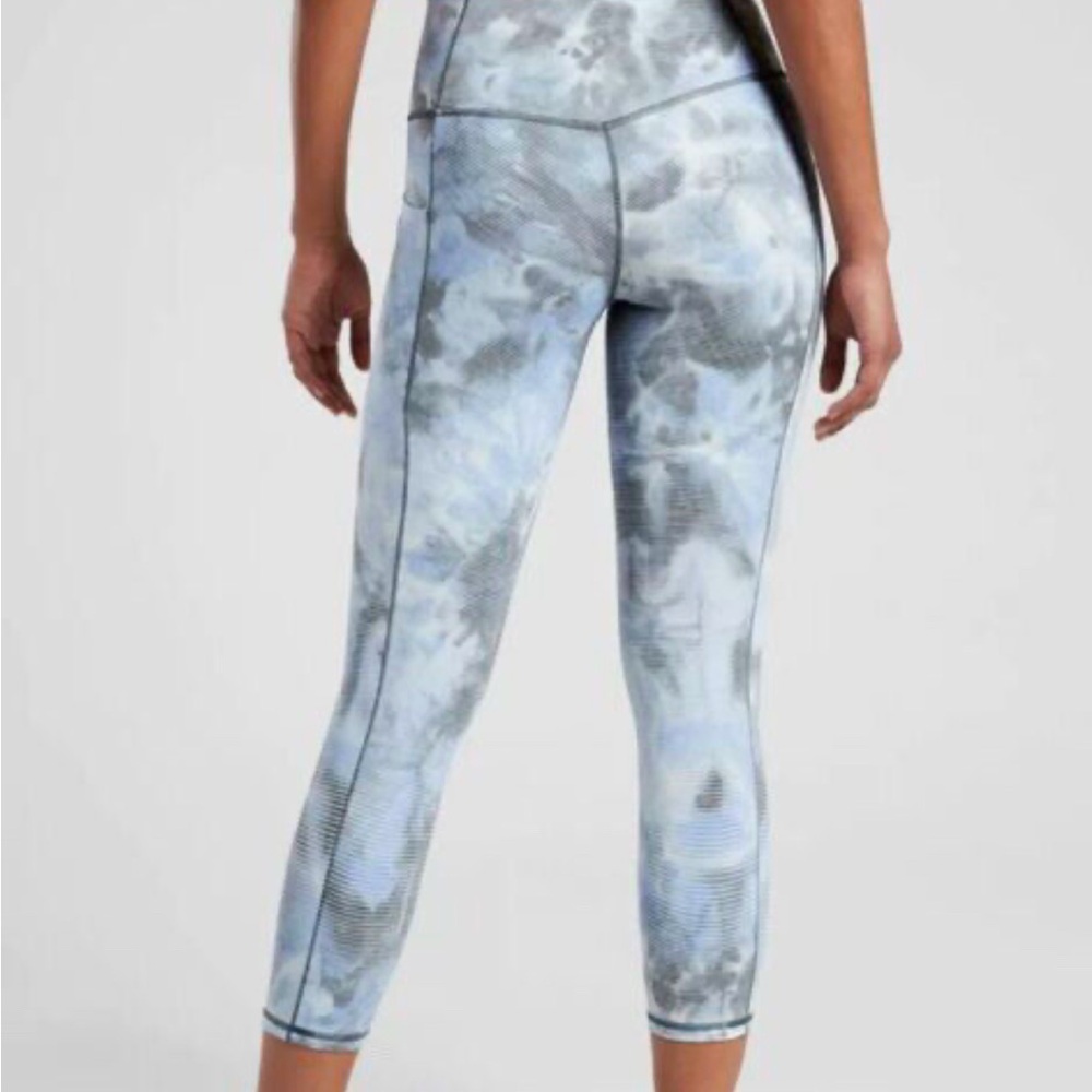 AthletaGirl - Saluatation Stash Pocket II Capri Leggings - S